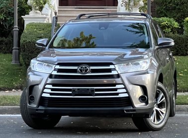 2017 TOYOTA HIGHLANDER LE